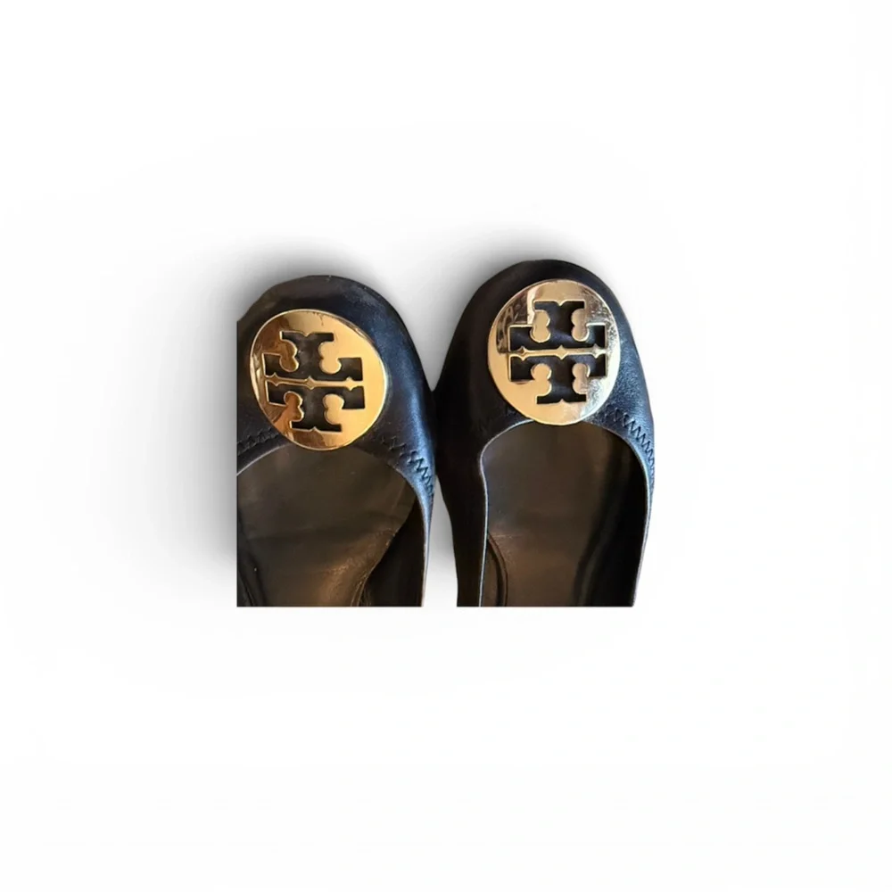 Tory Burch Black Leather Flats with Gold Emblem Gently Pre loved Size 7 M Women